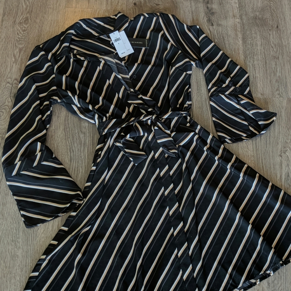 Long sleeve button up dress size 8 - NWT